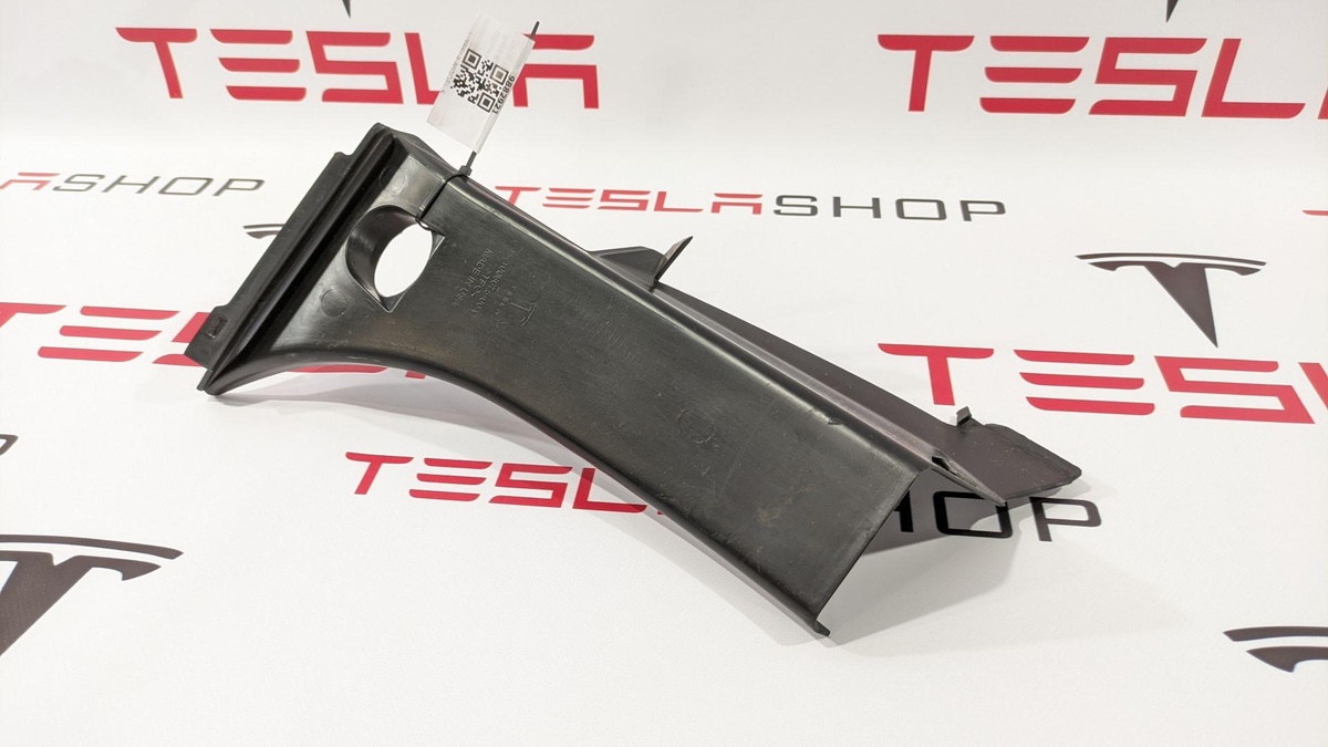 Молдинг крышки багажника к Tesla Model S 2014