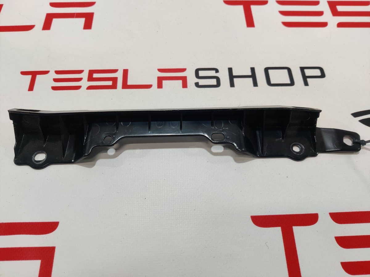 Крепление проводки к Tesla Model X 2018