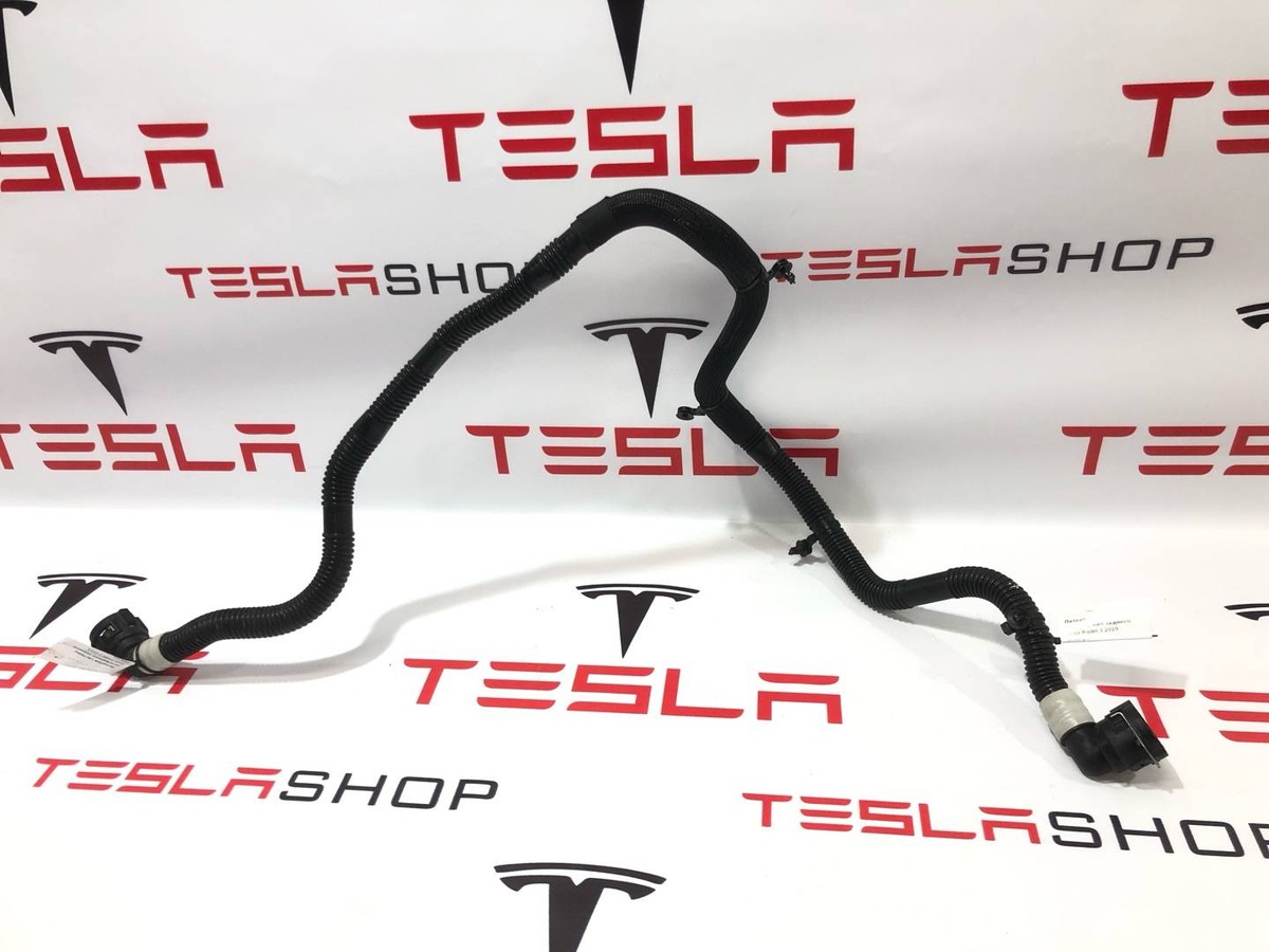 Патрубок радиатора к Tesla Model 3 2019