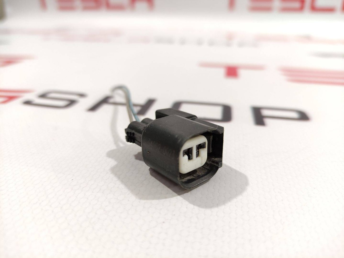 Разъем (фишка) проводки к Tesla Model 3 2019