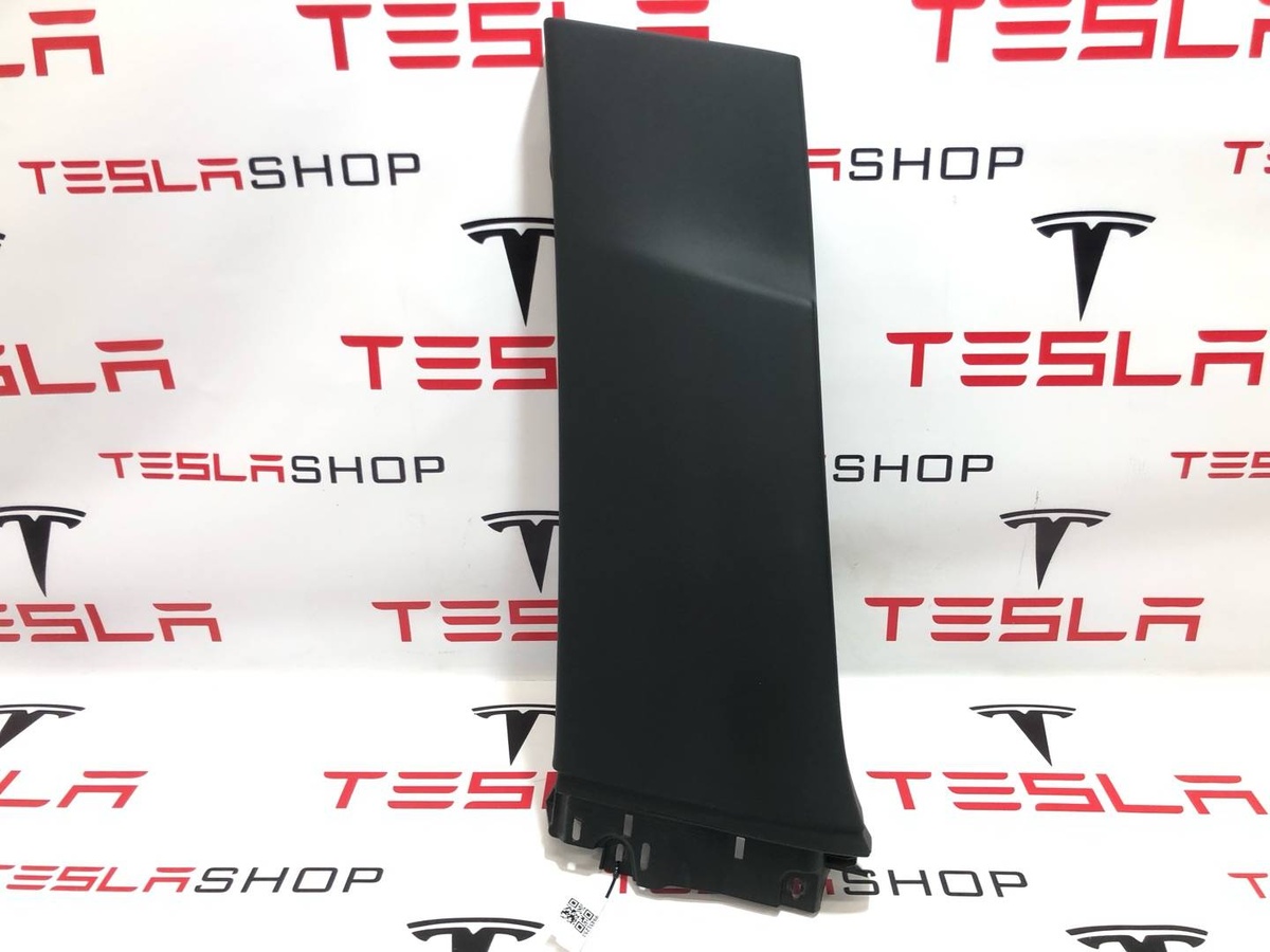 Обшивка стойки к Tesla Model X 2019