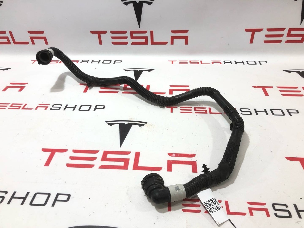 Патрубок радиатора к Tesla Model Y 2021