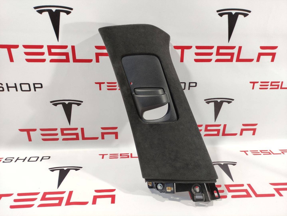 Обшивка стойки к Tesla Model X 2017