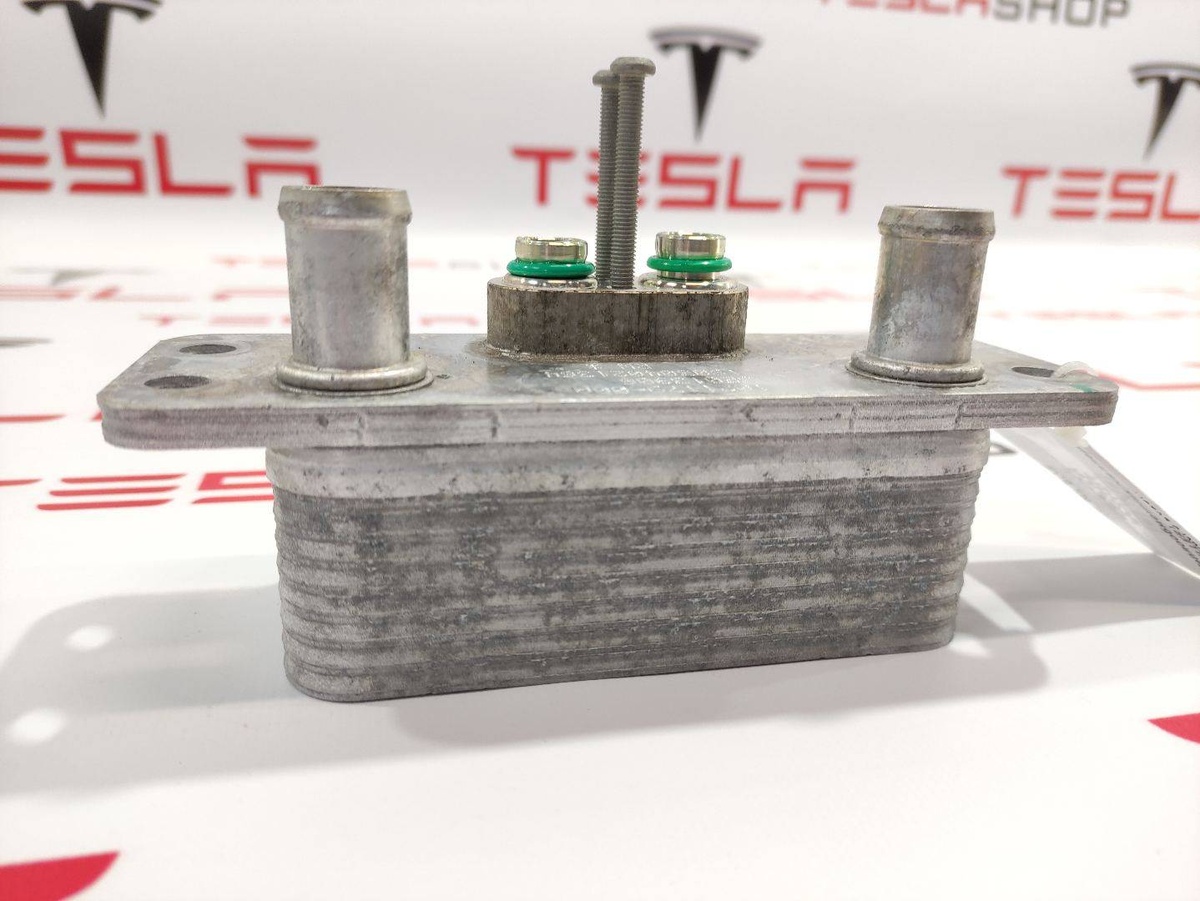 Радиатор (дополнительный) к Tesla Model S 2015