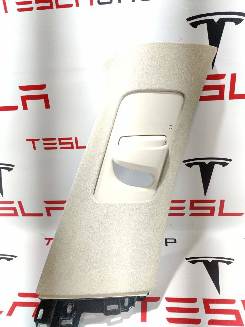 Обшивка стойки к Tesla Model X 2018