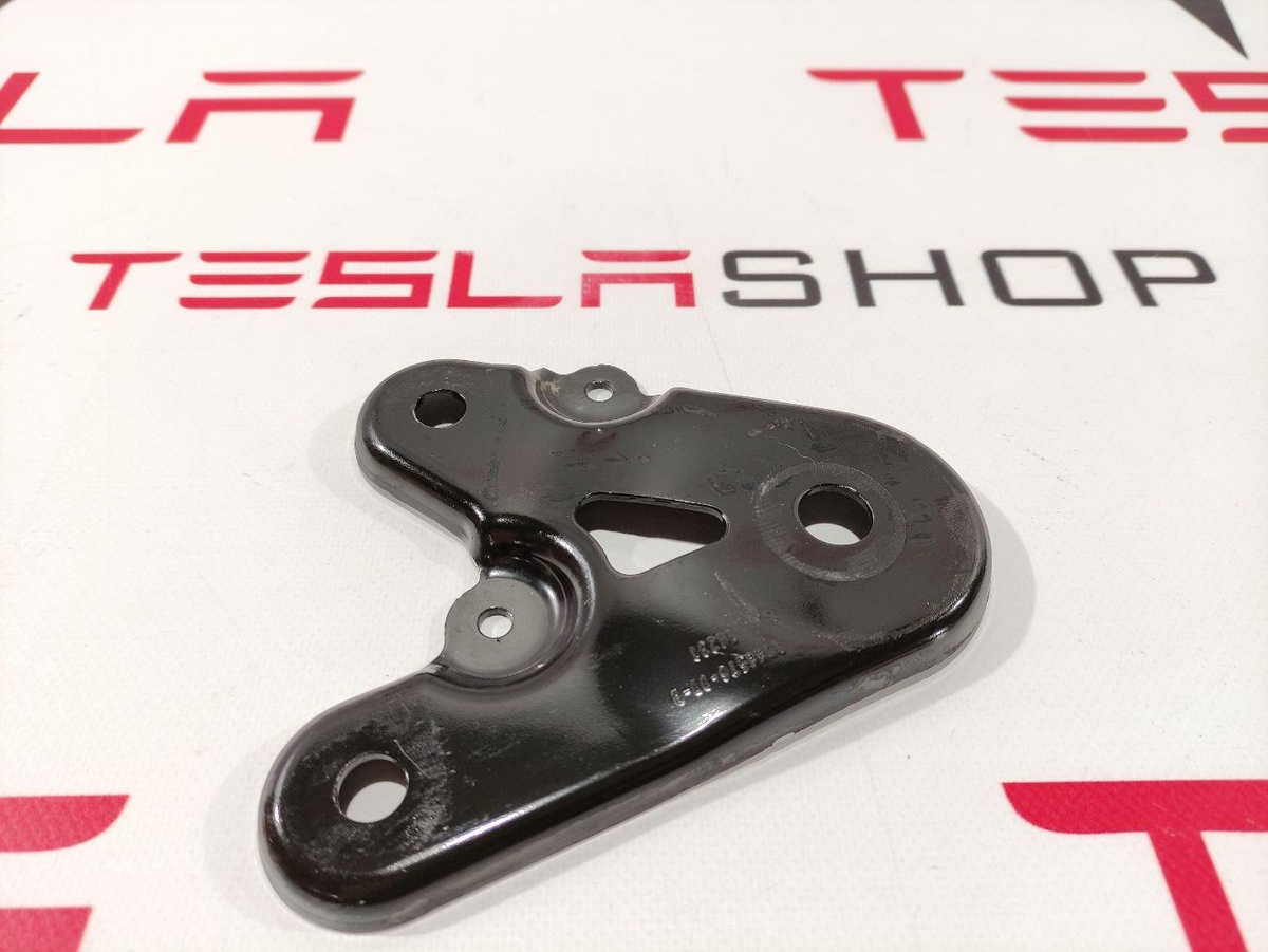 Кронштейн подрамника к Tesla Model 3 2020