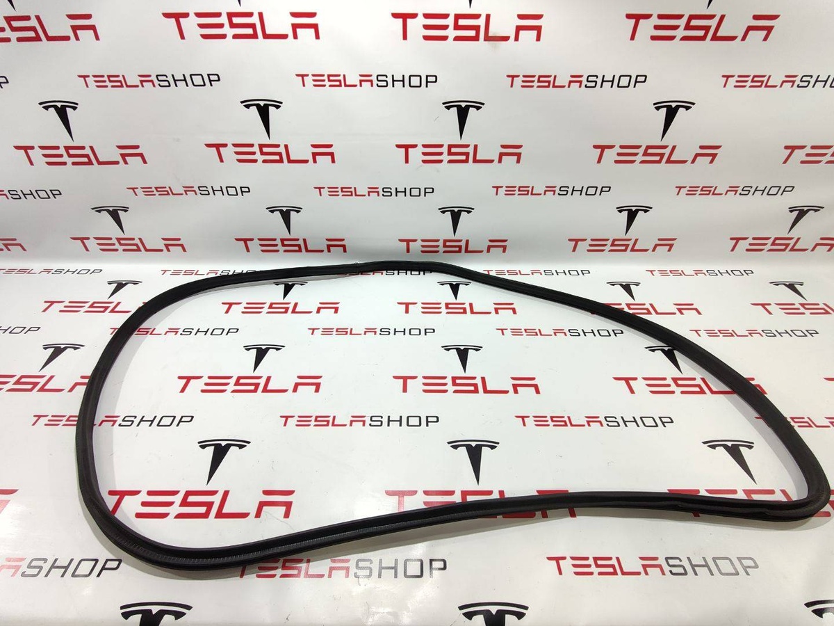 Уплотнитель к Tesla Model X 2018