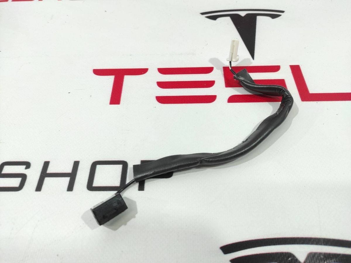 Микрофон к Tesla Model X 2017