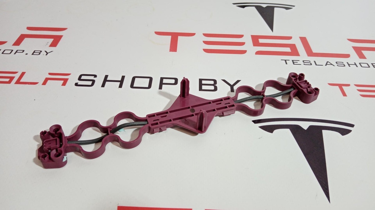 Разъем (фишка) проводки к Tesla Model 3 2019
