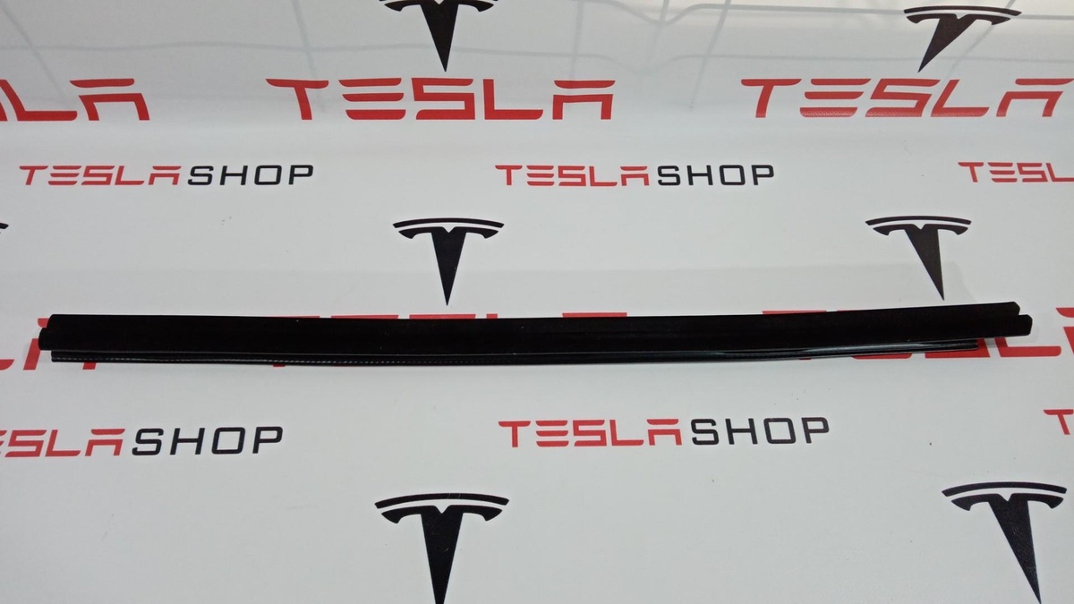 Уплотнитель к Tesla Model S 2014