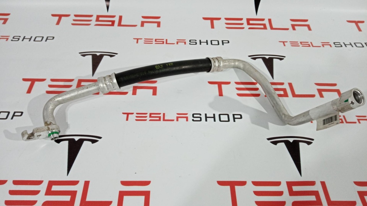 Трубка охлаждающей жидкости металлическая к Tesla Model S 2015
