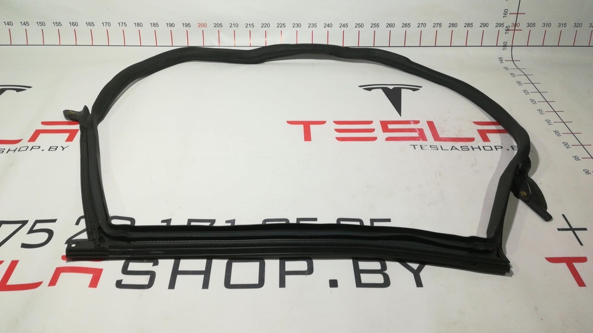 Уплотнитель к Tesla Model 3 2019