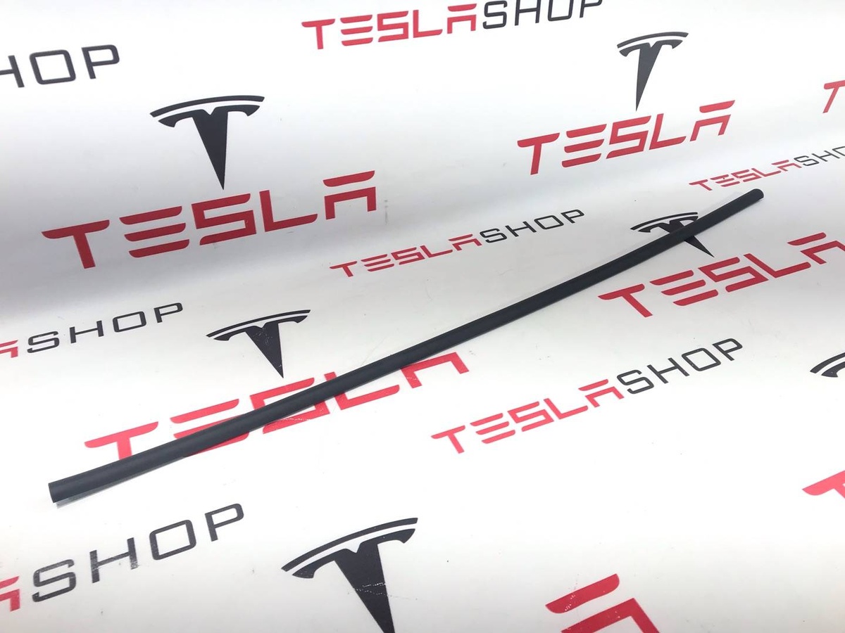 Уплотнитель к Tesla Model X 2017