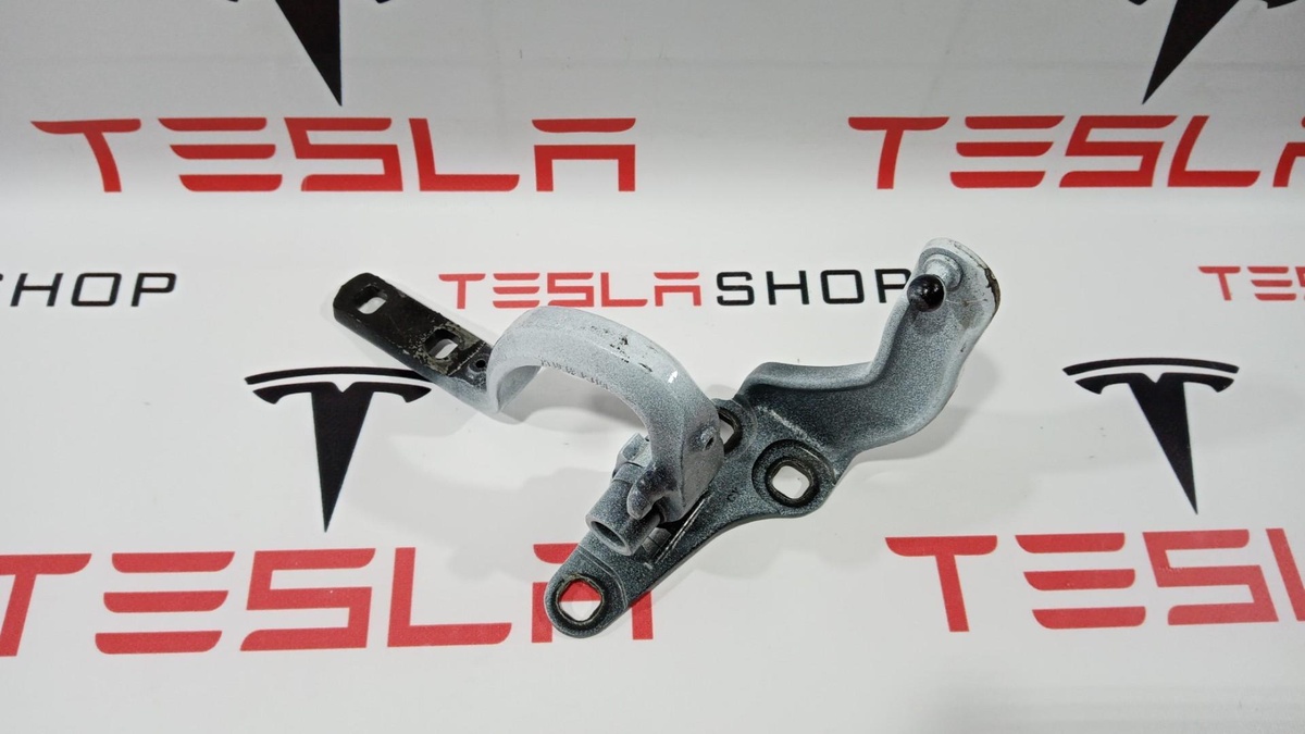 Петля двери к Tesla Model X 2020