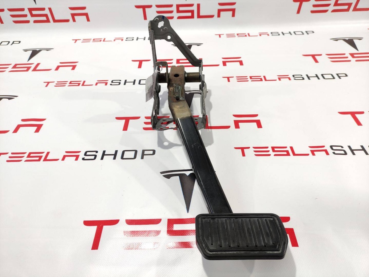 Педаль тормоза к Tesla Model S 2015