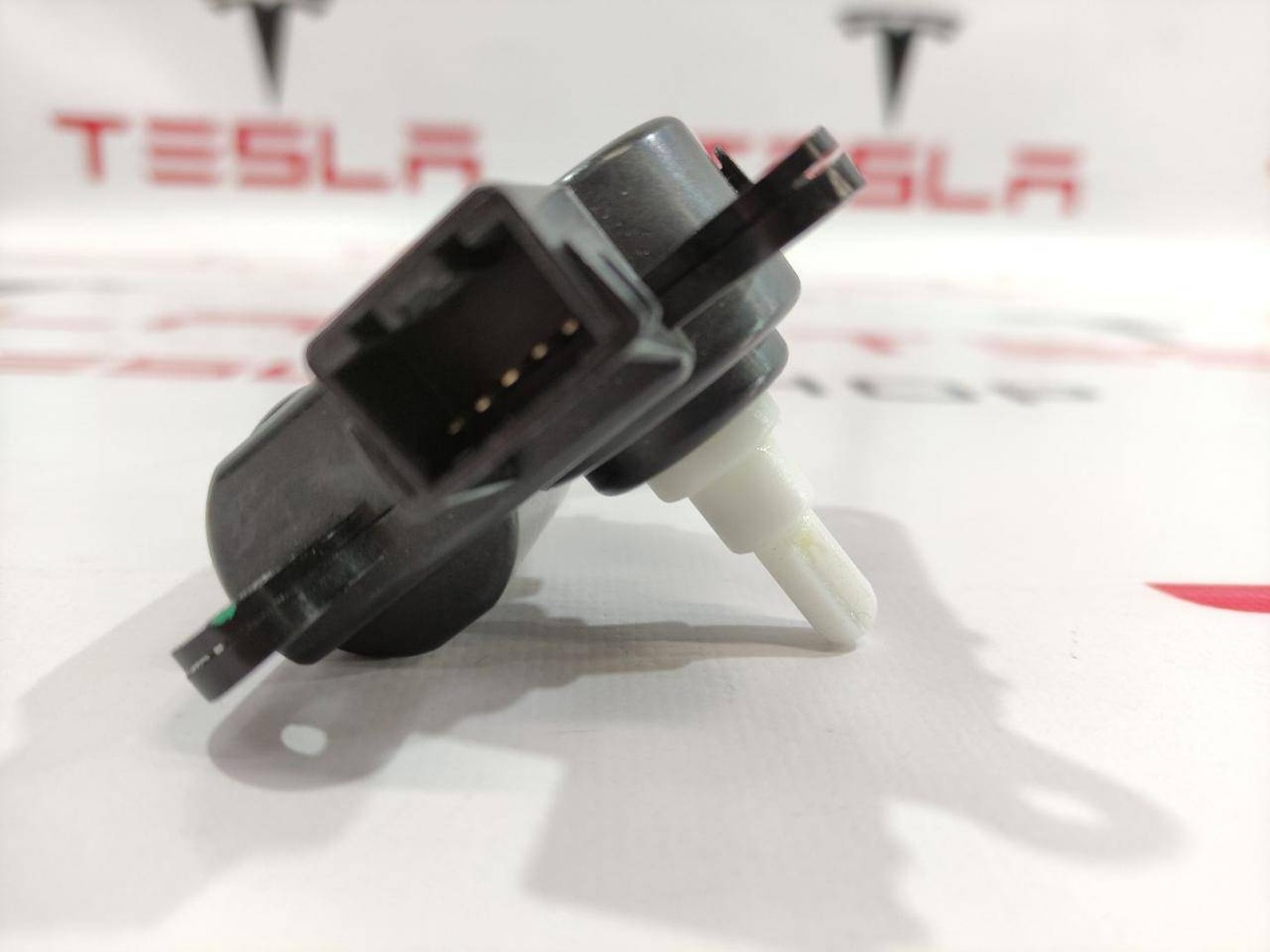 Переключатель отопителя (печки) к Tesla Model S 2014