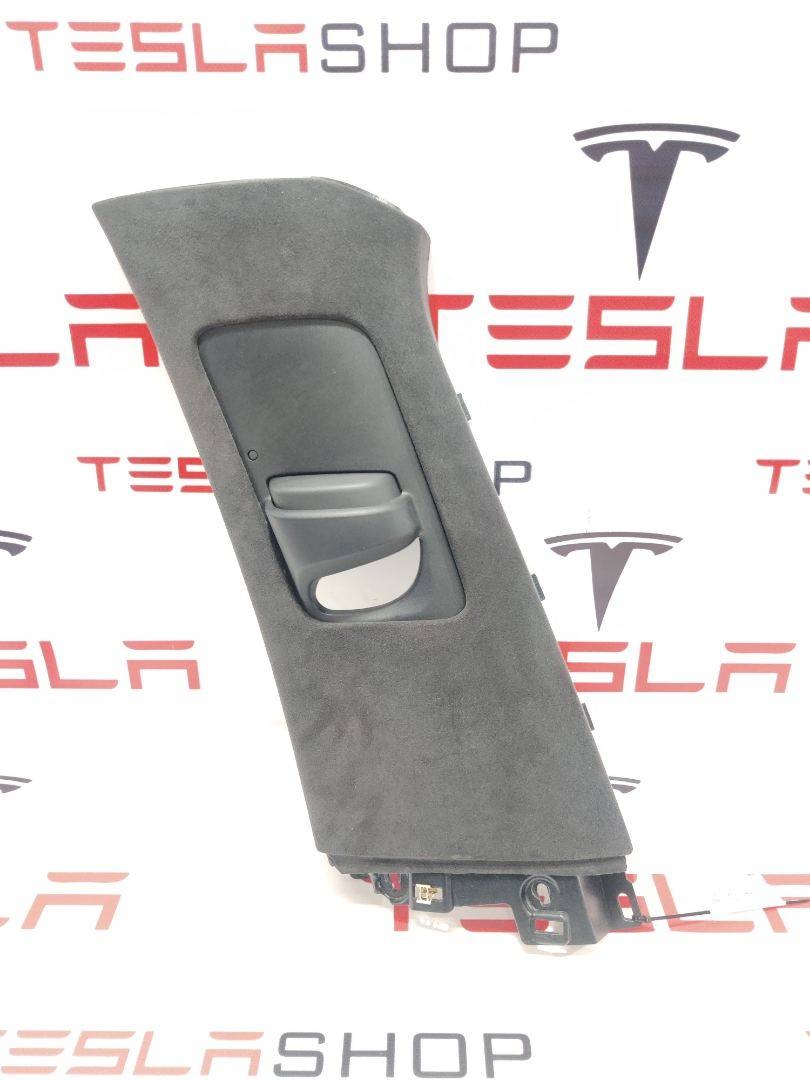 Обшивка стойки к Tesla Model X 2019