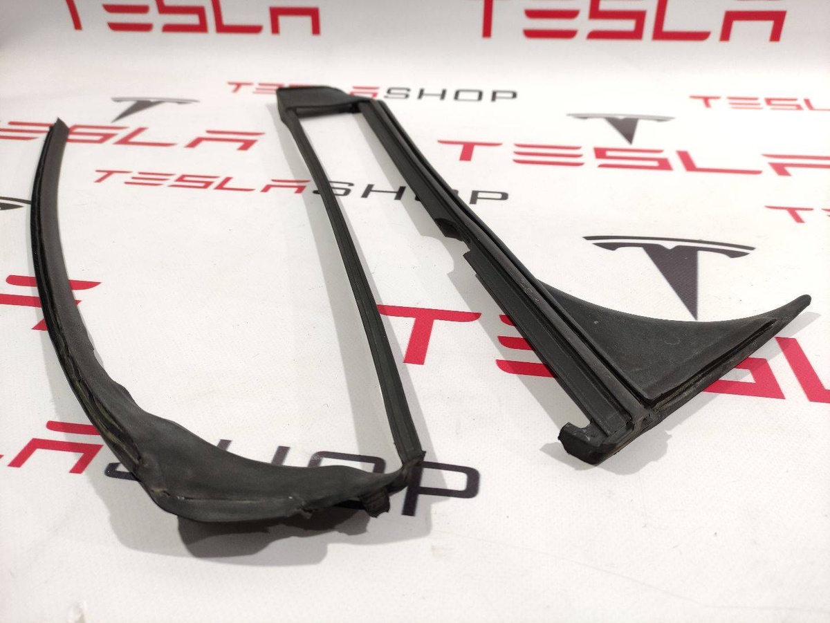 Уплотнитель к Tesla Model X 2017