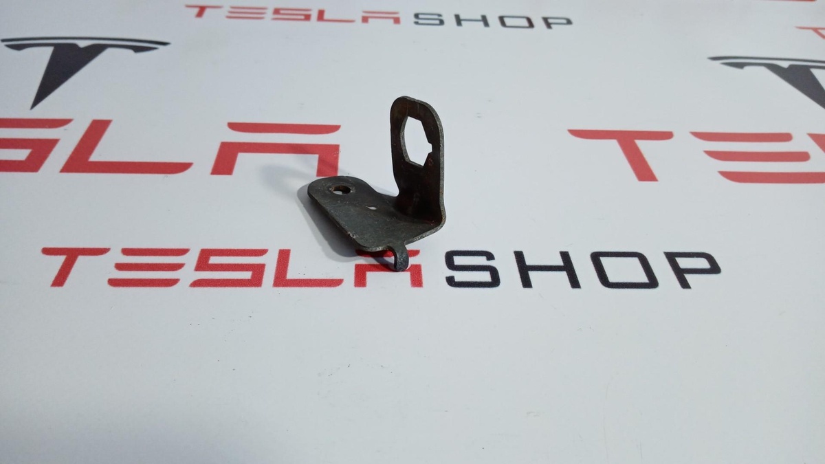 Шланг тормозной к Tesla Model 3 2019