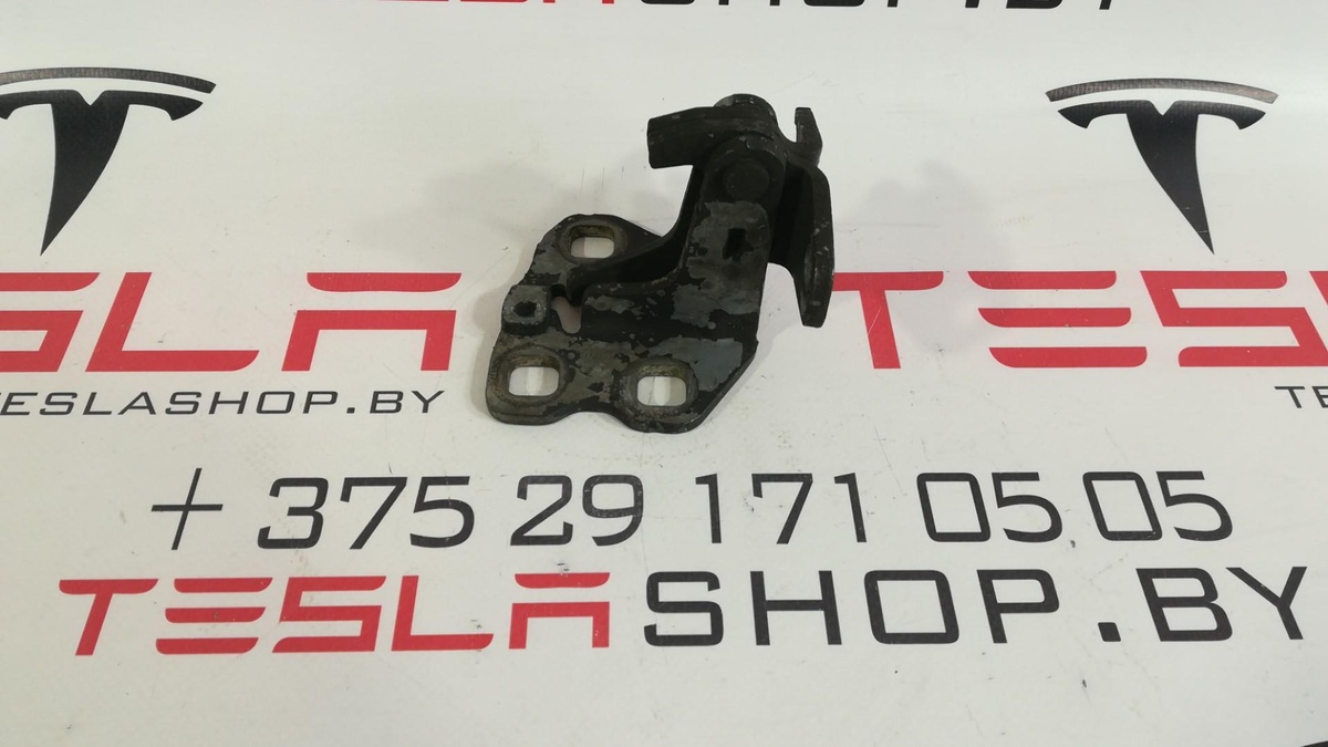 Петля двери к Tesla Model 3 2019