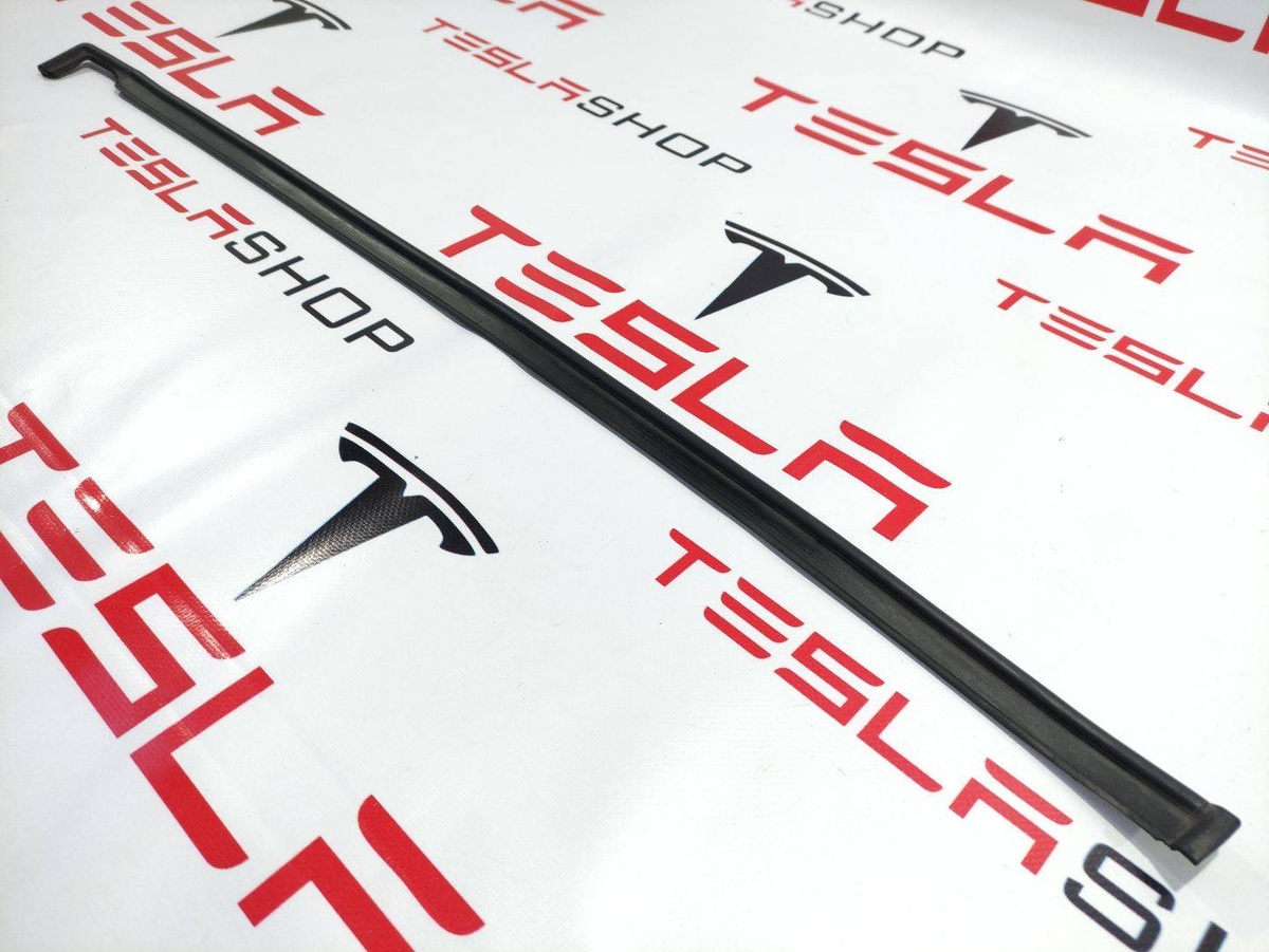 Уплотнитель двери сдвижной к Tesla Model X 2016