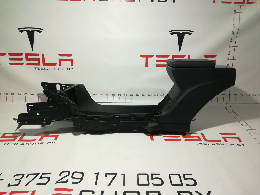 Консоль салона (кулисная часть) к Tesla Model S 2014