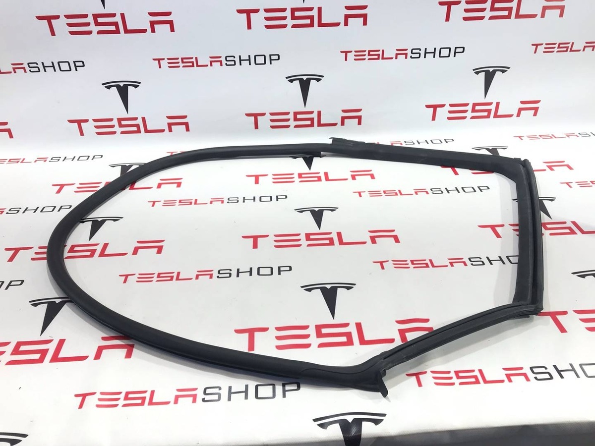 Уплотнитель к Tesla Model S 2017