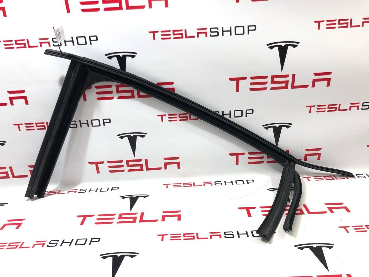 Уплотнитель к Tesla Model X 2018