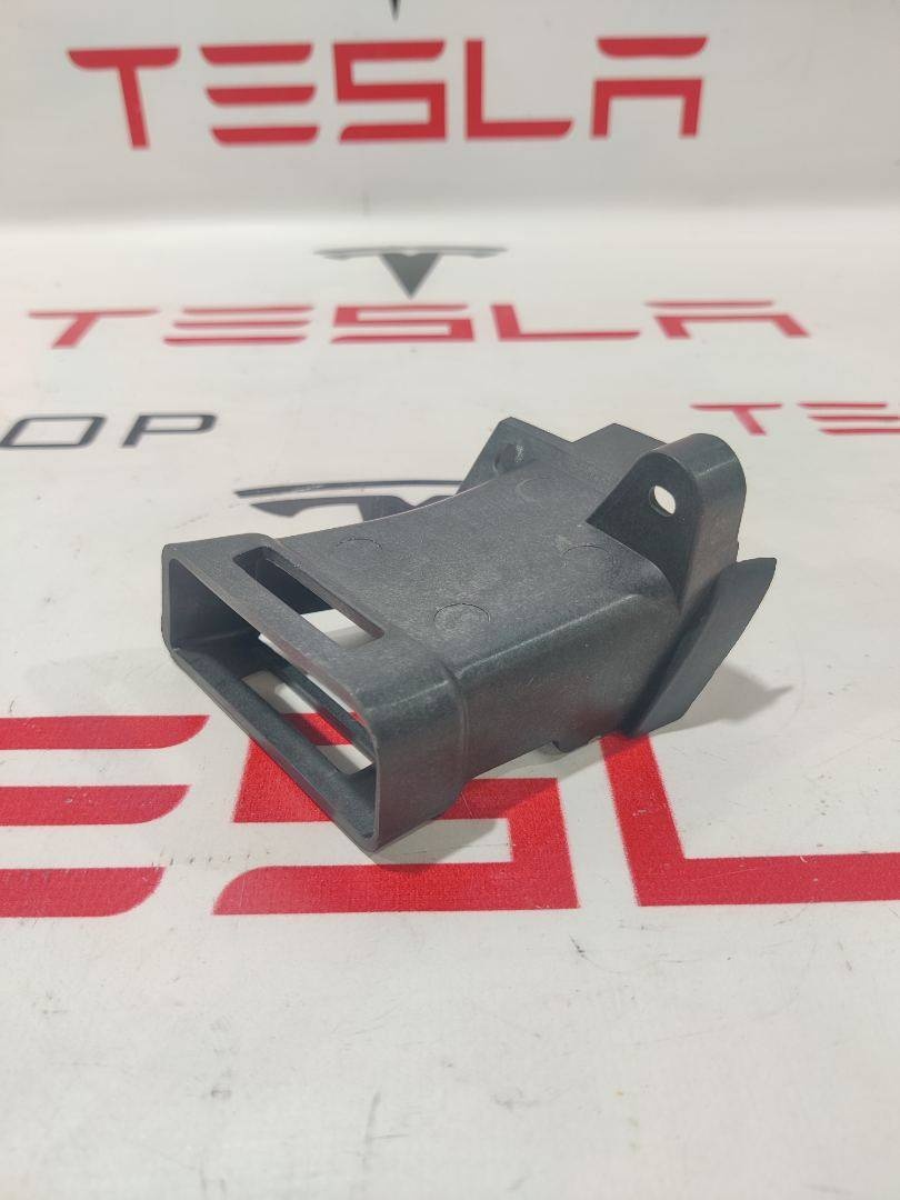 Воздуховод к Tesla Model X 2021