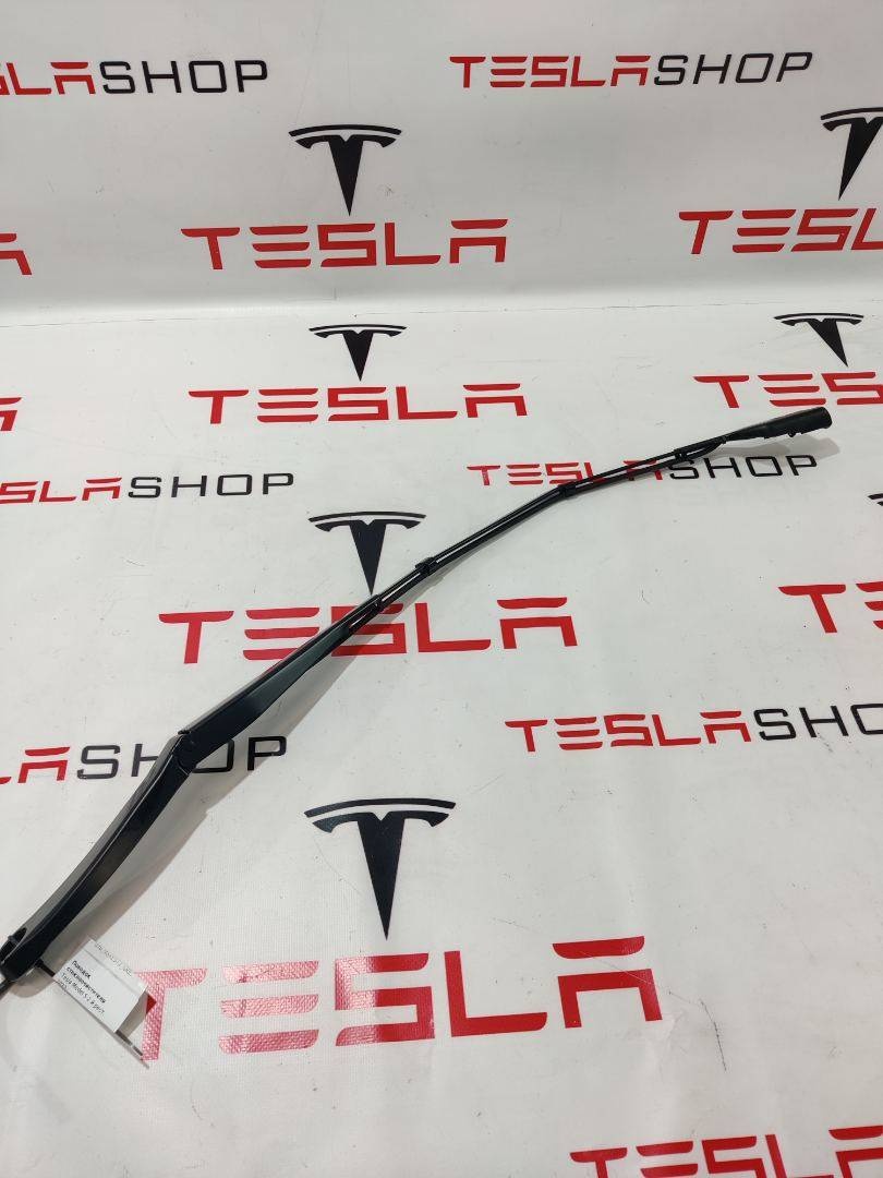 Щеткодержатель к Tesla Model S 2022