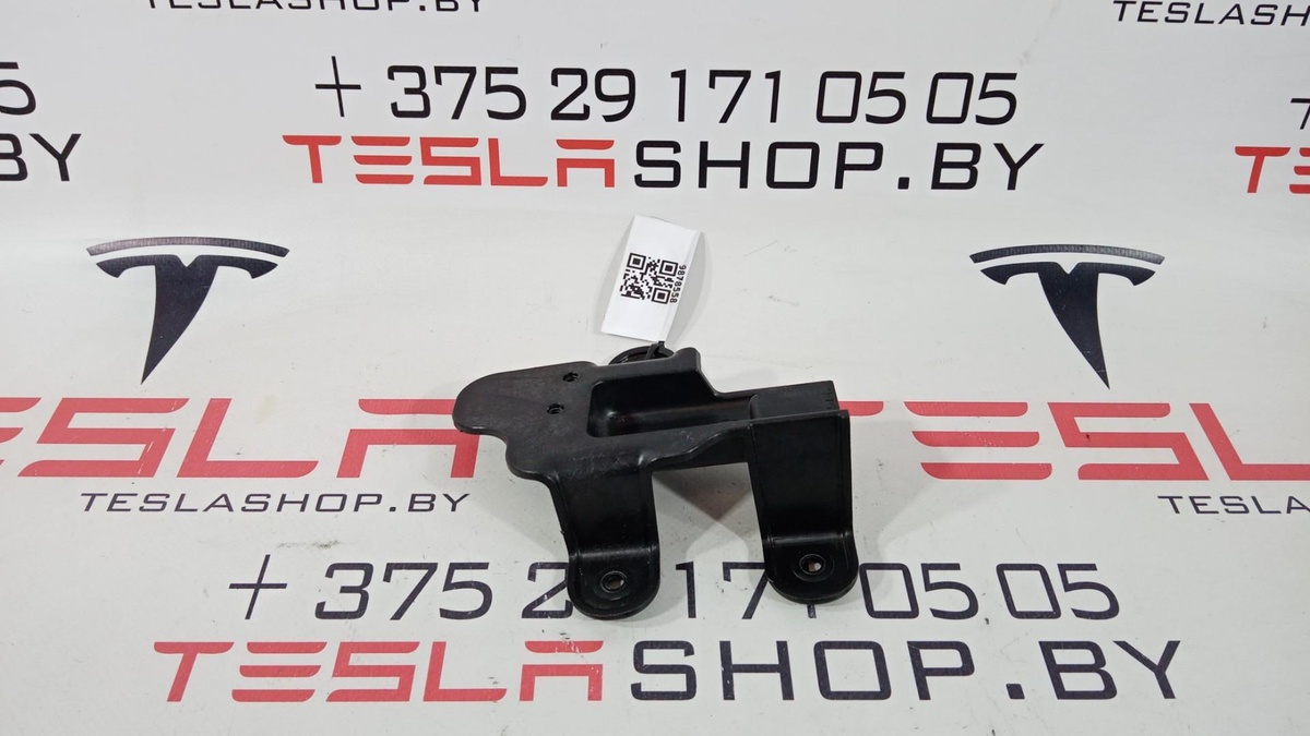 Кронштейн к Tesla Model S 2014