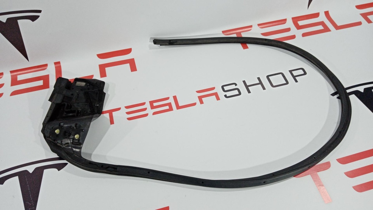 Уплотнитель двери задней правой к Tesla Model S 2014
