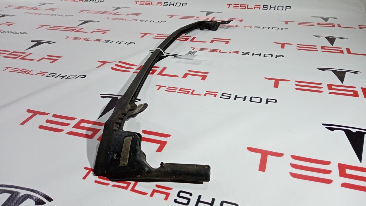 Уплотнитель двери задней правой к Tesla Model S 2015