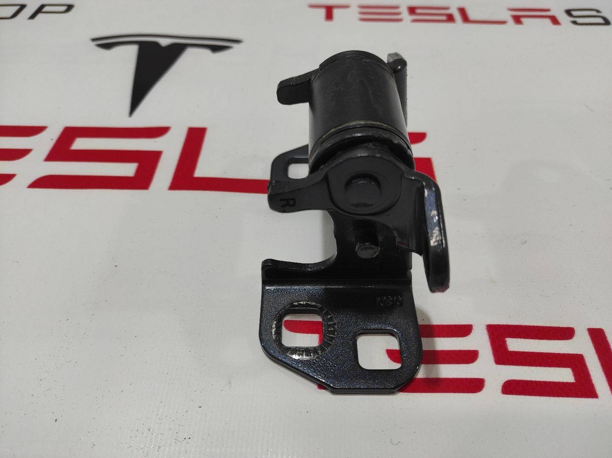 Петля двери к Tesla Model S 2015