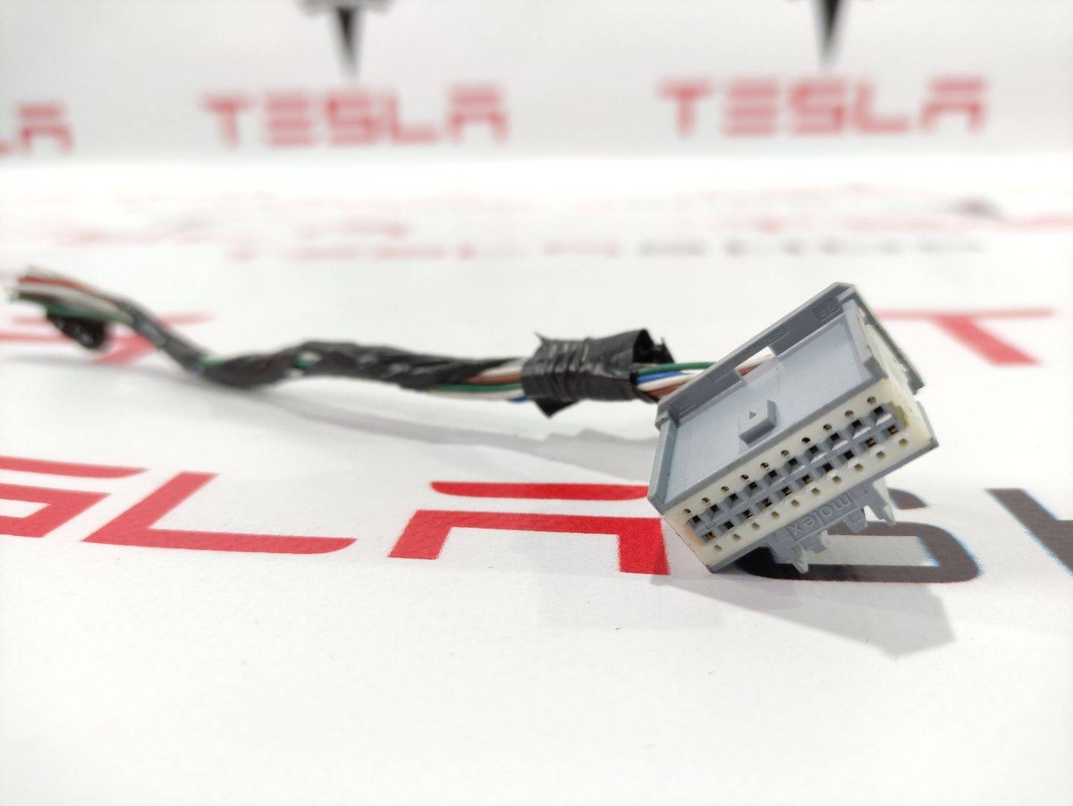 Разъем (фишка) проводки к Tesla Model X 2016