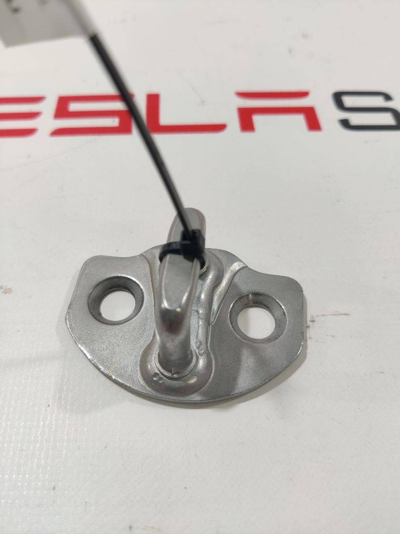 Петля двери к Tesla Model 3 2019
