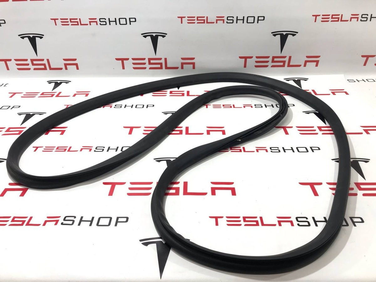 Уплотнитель багажника к Tesla Model S 2013