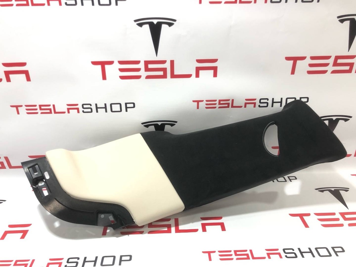 Обшивка стойки к Tesla Model S 2022