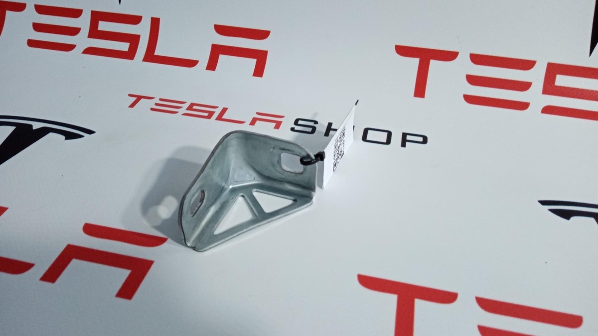Кронштейн к Tesla Model 3 2019