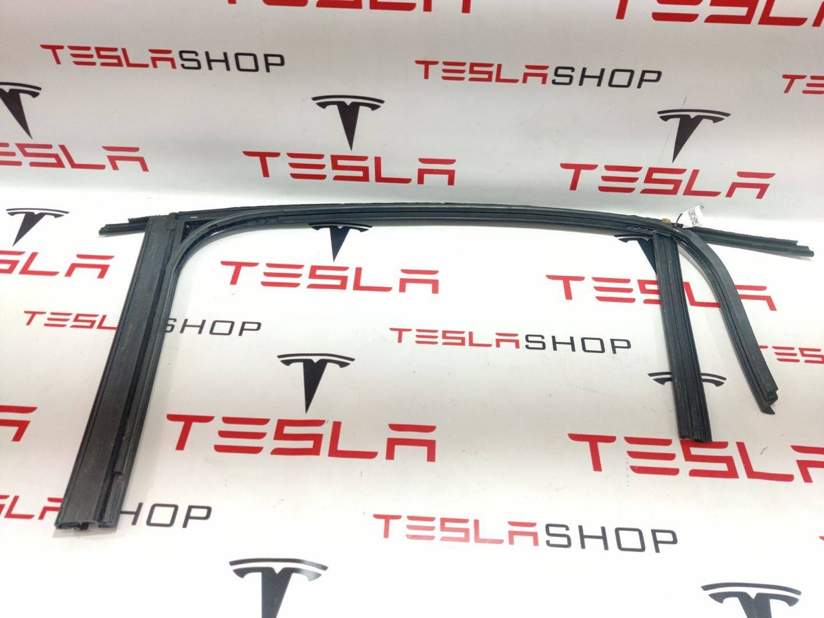 Уплотнитель двери сдвижной к Tesla Model X 2019