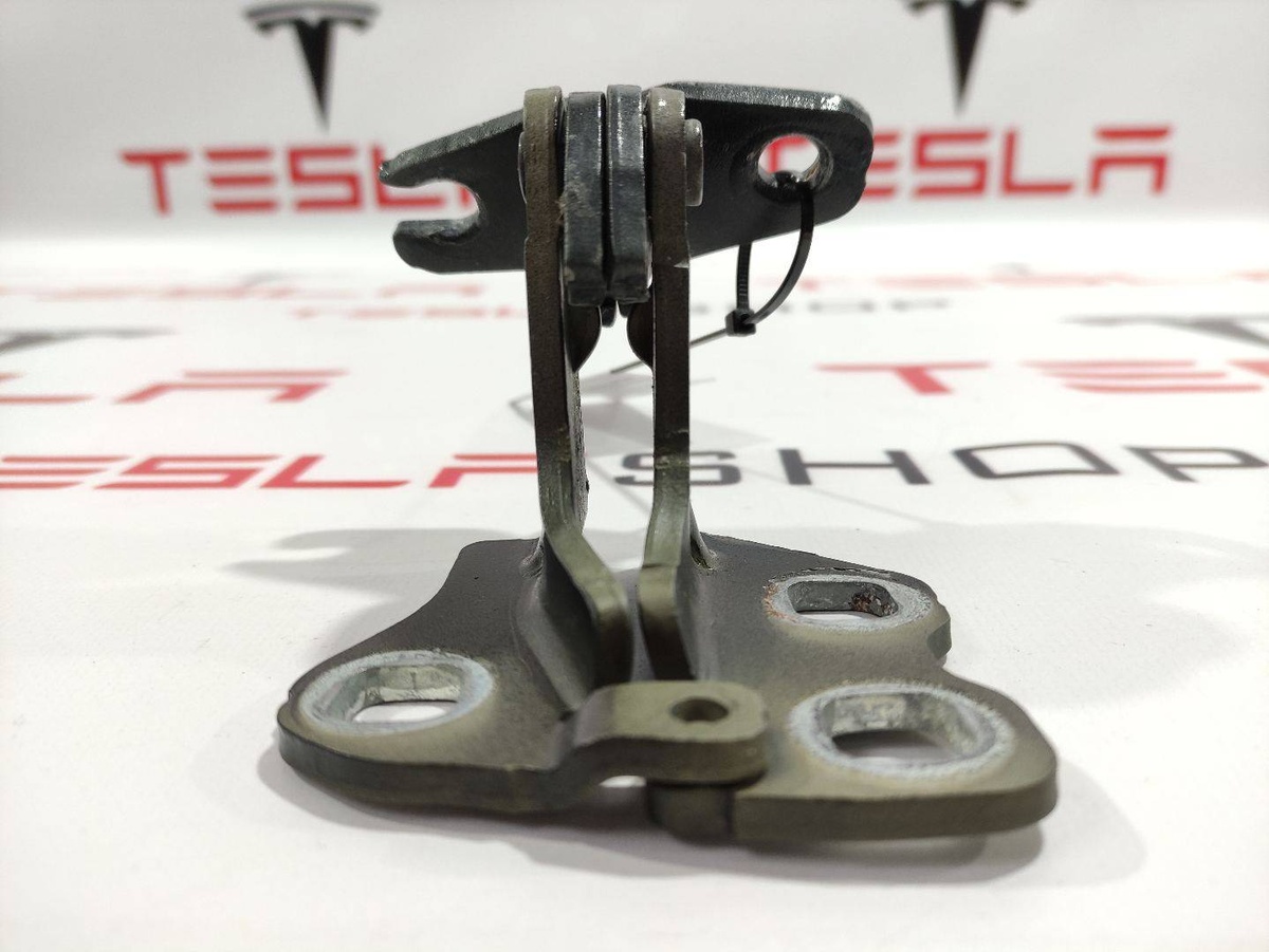 Петля двери к Tesla Model 3 2019