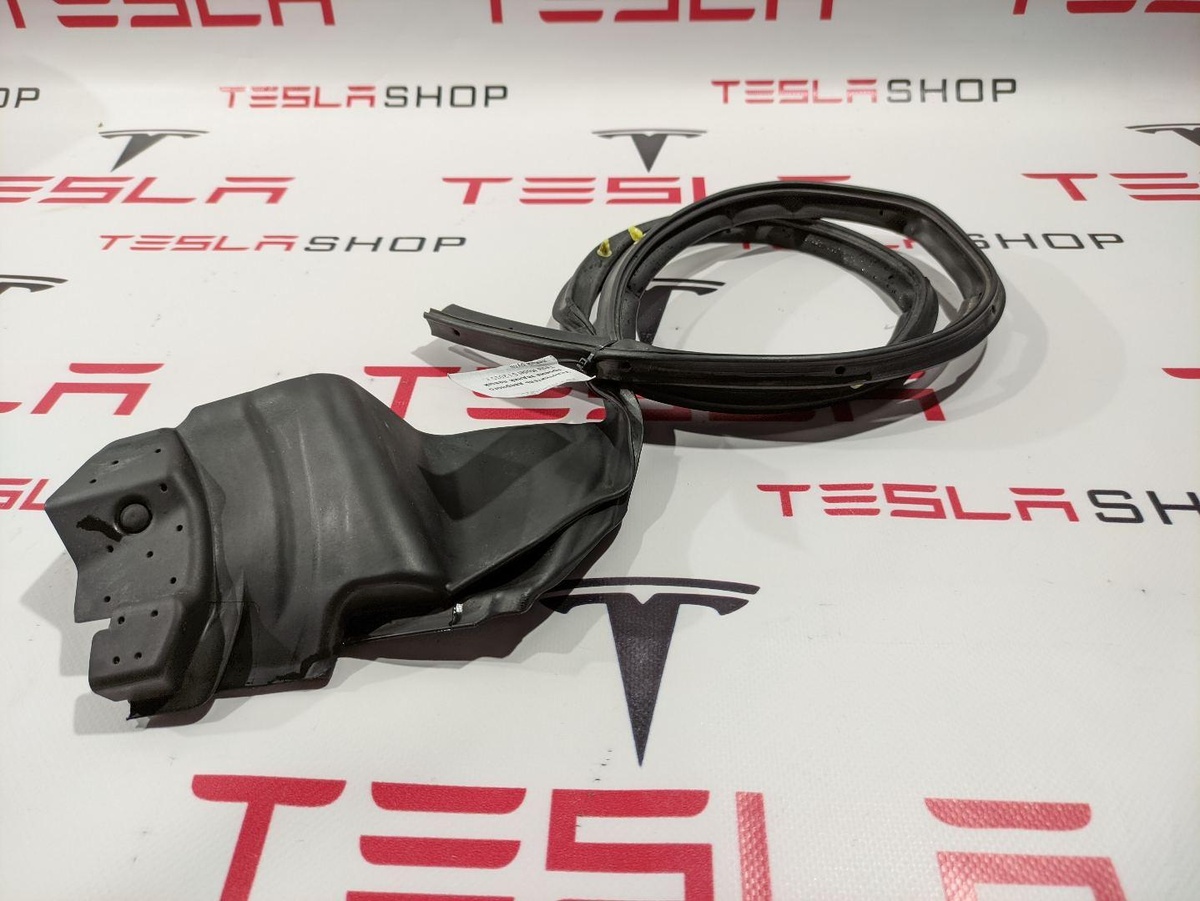 Уплотнитель двери задней правой к Tesla Model S 2015