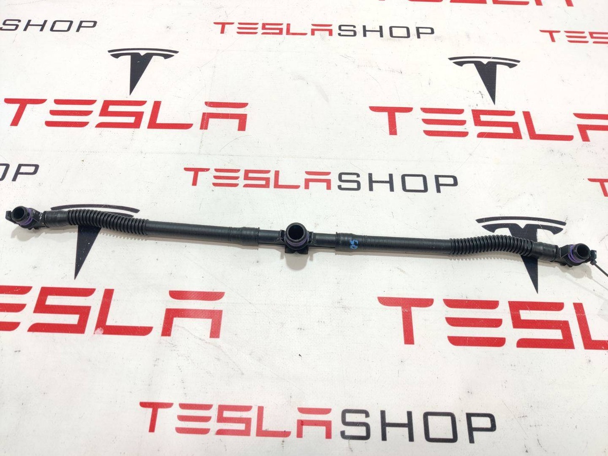 Патрубок радиатора к Tesla Model 3 2019