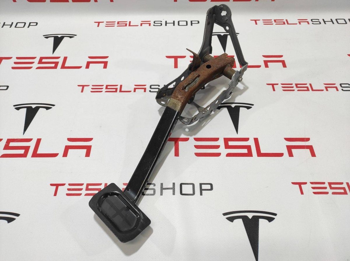 Педаль тормоза к Tesla Model S 2015