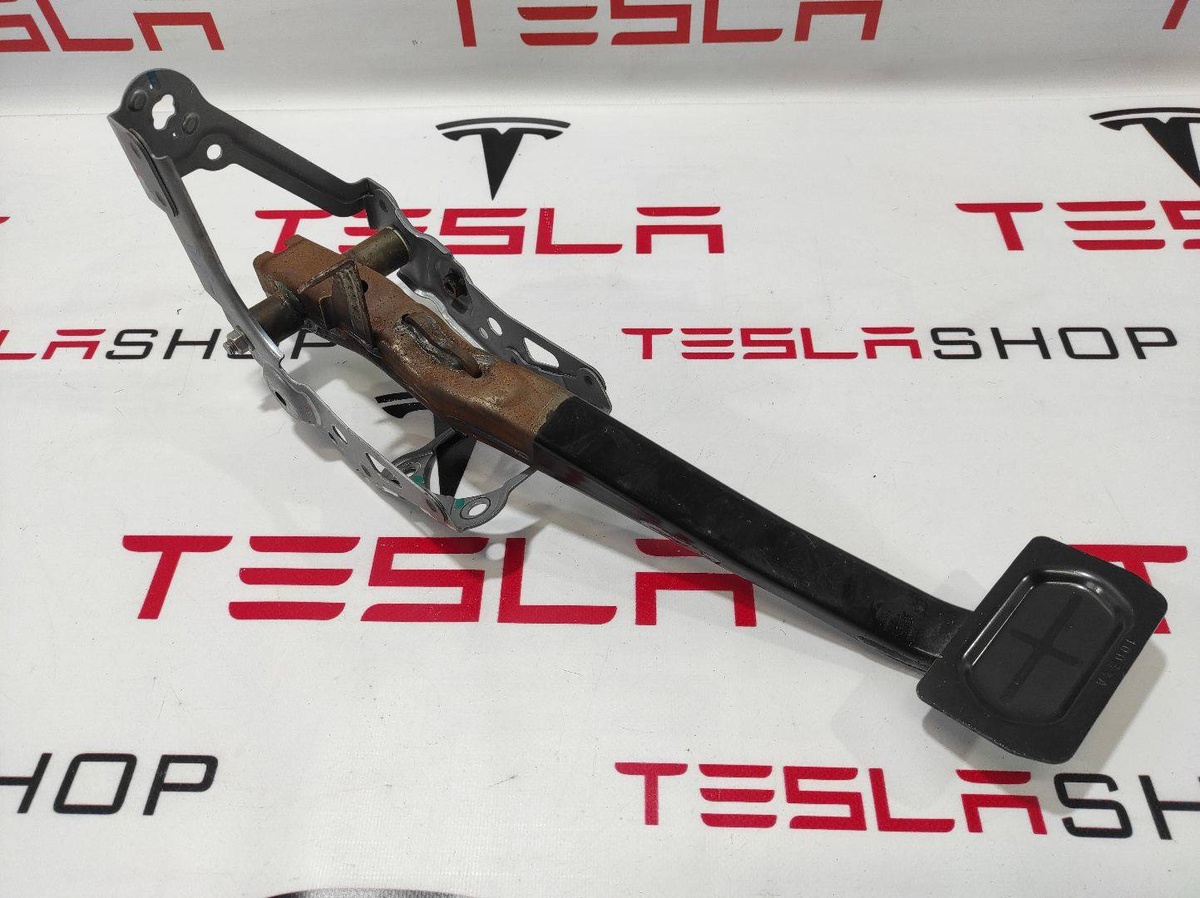 Педаль тормоза к Tesla Model S 2013