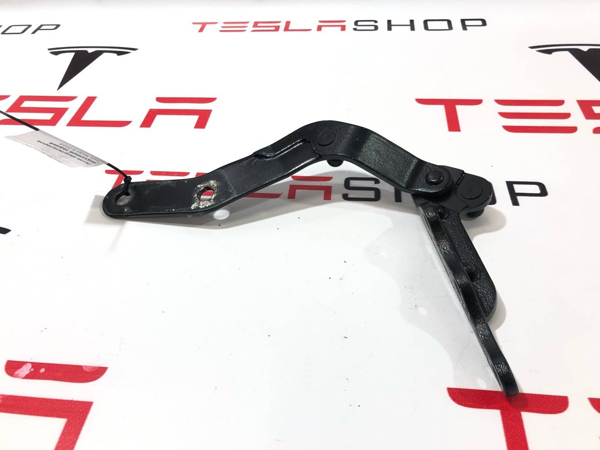 Петля двери к Tesla Model X 2019