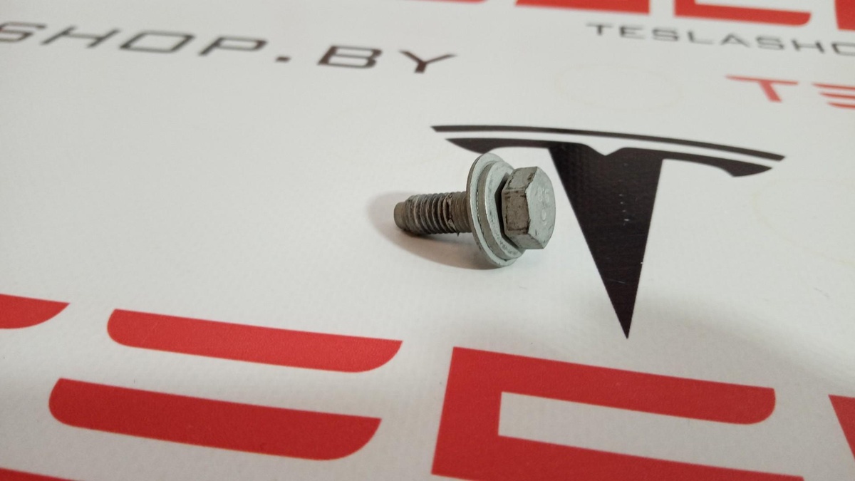 Болт к Tesla Model 3 2019