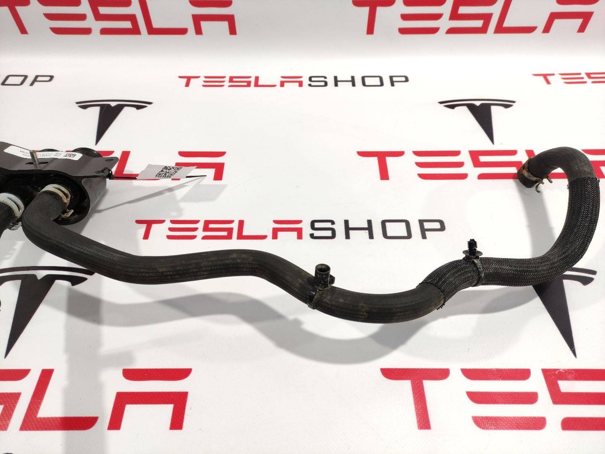 Патрубок к Tesla Model X 2017