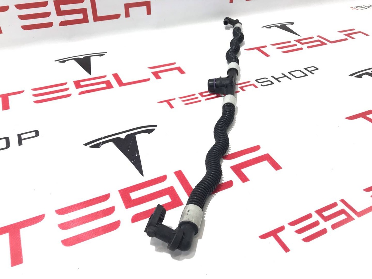 Патрубок радиатора к Tesla Model 3 2021