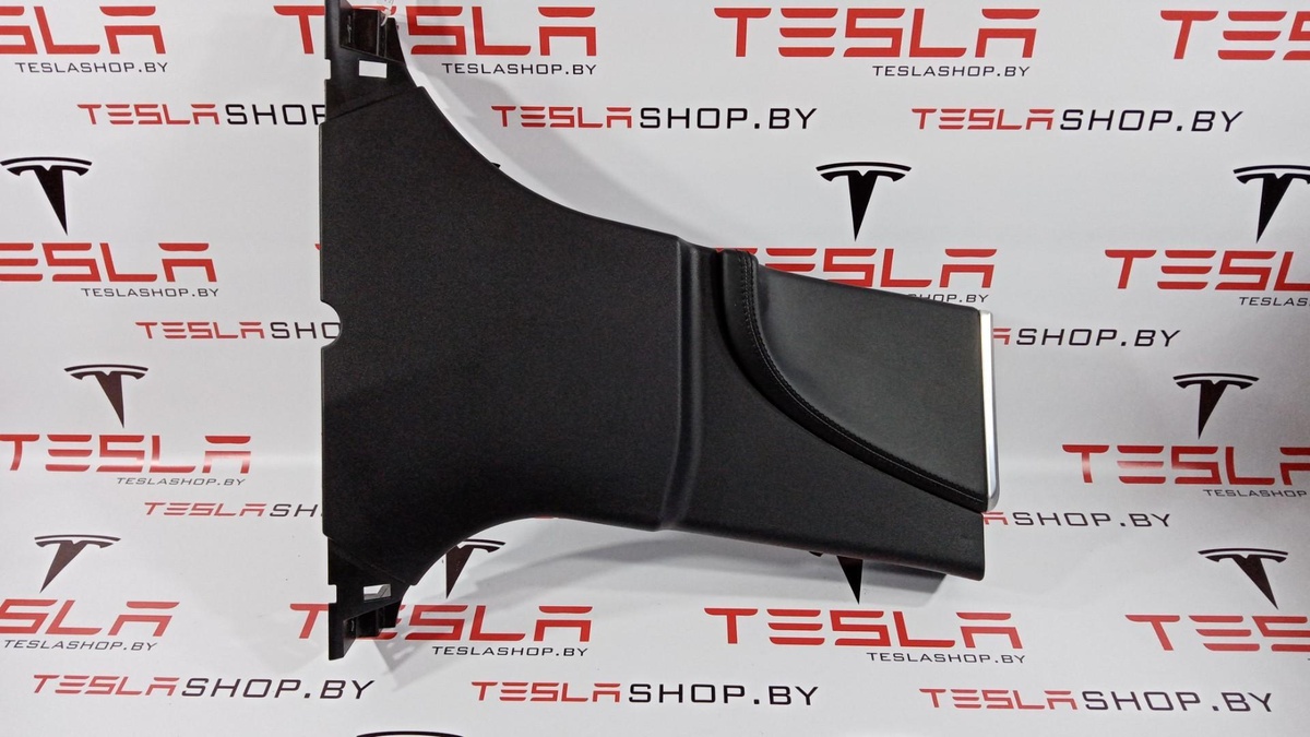 Обшивка стойки к Tesla Model S 2015